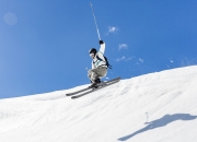 开云体育app-从奥克兰到阿布贾，一场硬仗背后的自我救赎与足球哲学