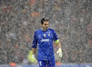 开云体育-黄蜂蛰伏终觉醒，西亚卡姆关键一击定乾坤