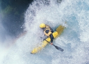 开云体育直播-引擎轰鸣与绿茵传奇，当F1新赛季揭幕战之夜遇见京多安的里程碑