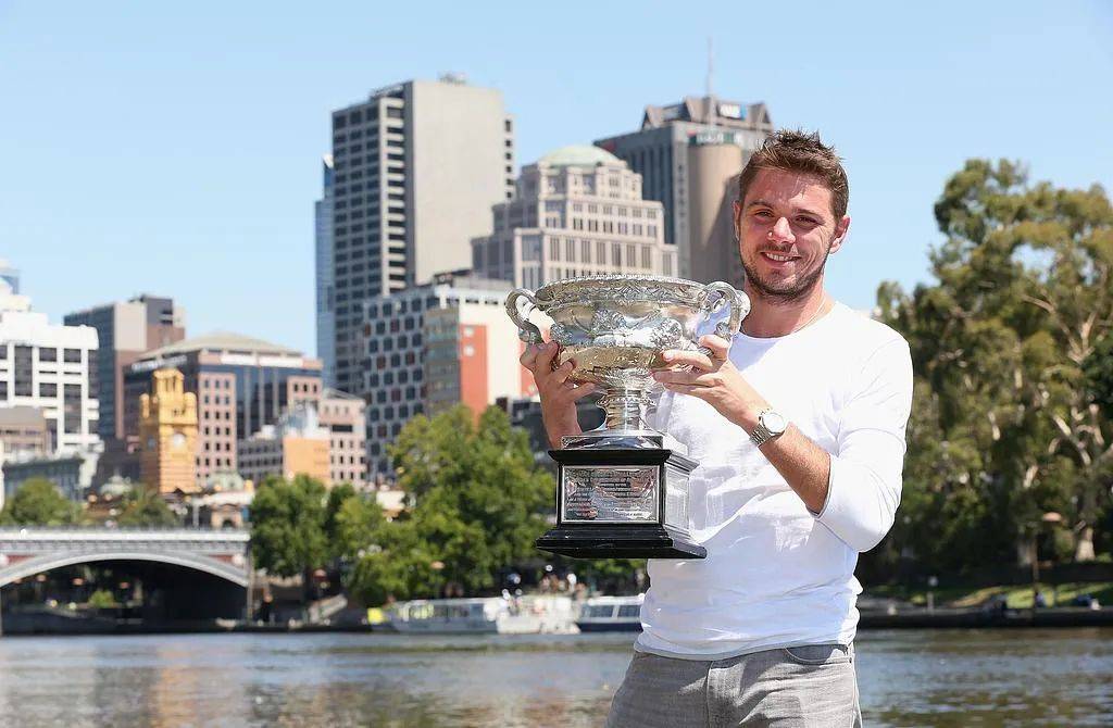 包含英国网球队爆冷世界网球队，瓦林卡爆发神勇的词条