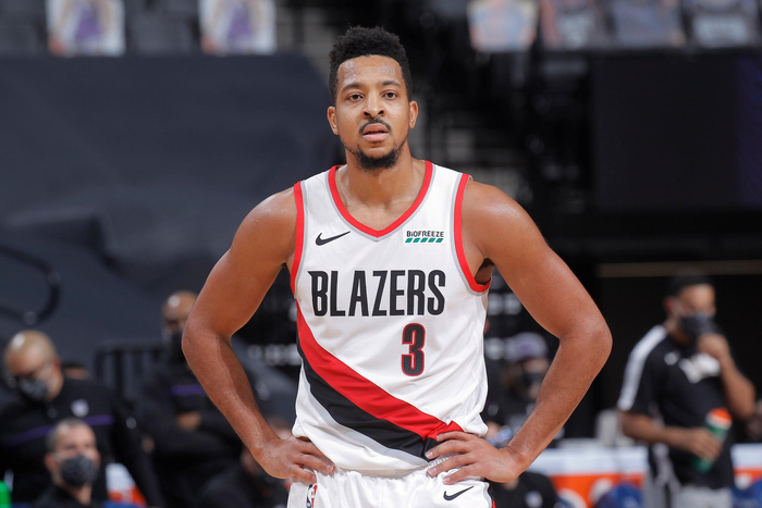 包含独行侠血洗爵士，麦科勒姆送出助攻的词条