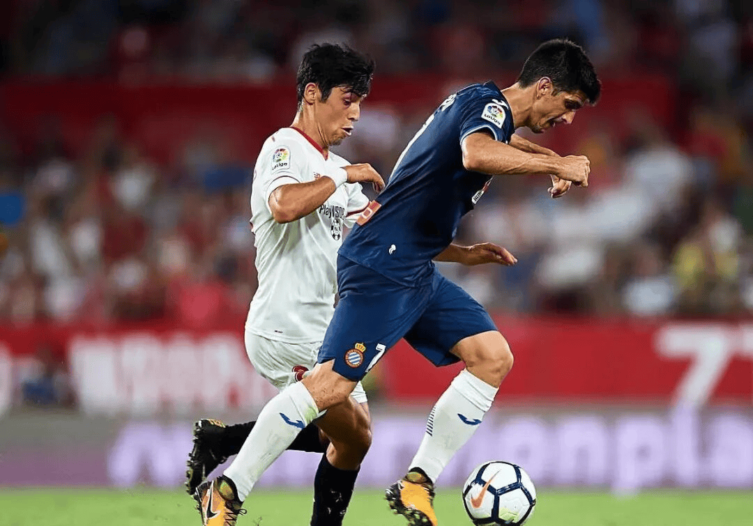 包含西班牙人主场不敌瓦伦西亚，陷入保级泥潭的词条