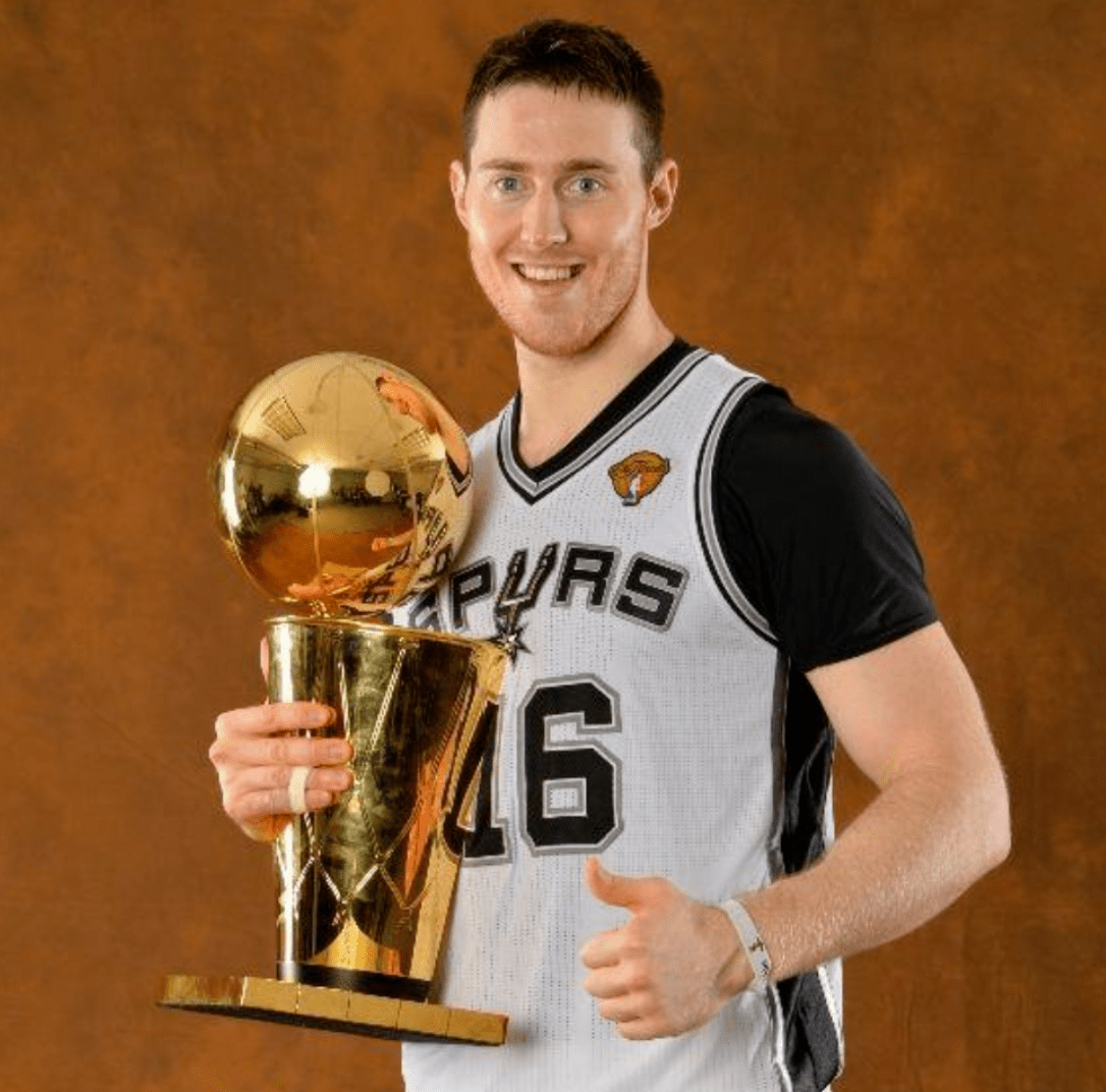 柯隆主力中场复出，助球队取得宝贵三分的简单介绍