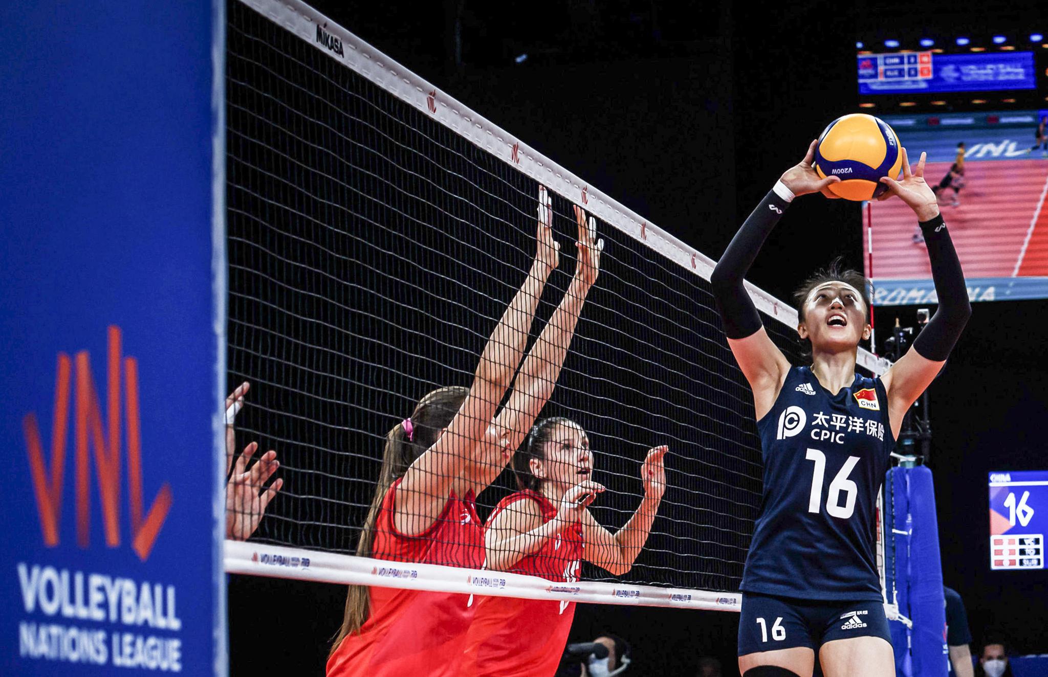 俄罗斯队在排球比赛中逆转获胜