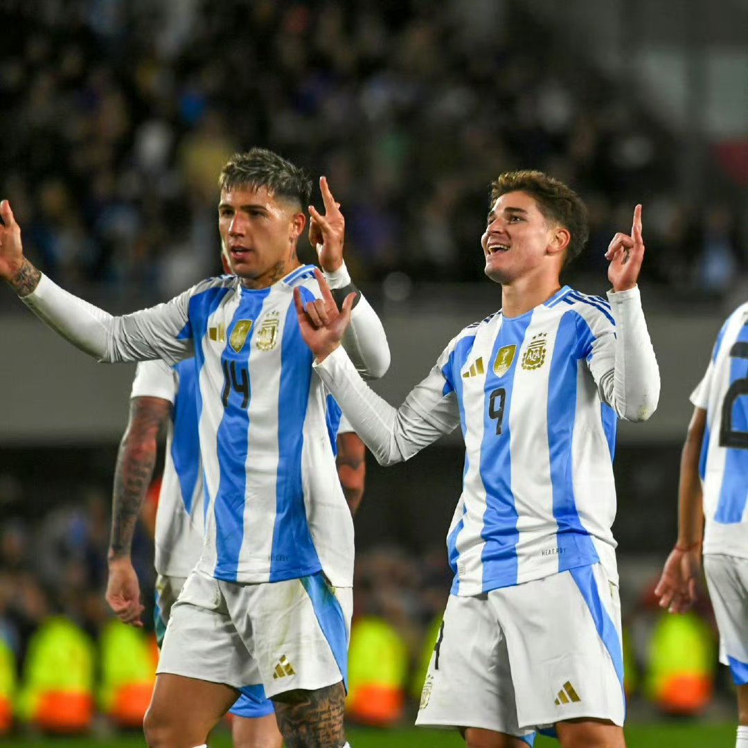 包含阿根廷足球甲级别联赛球队踢出精彩表现的词条