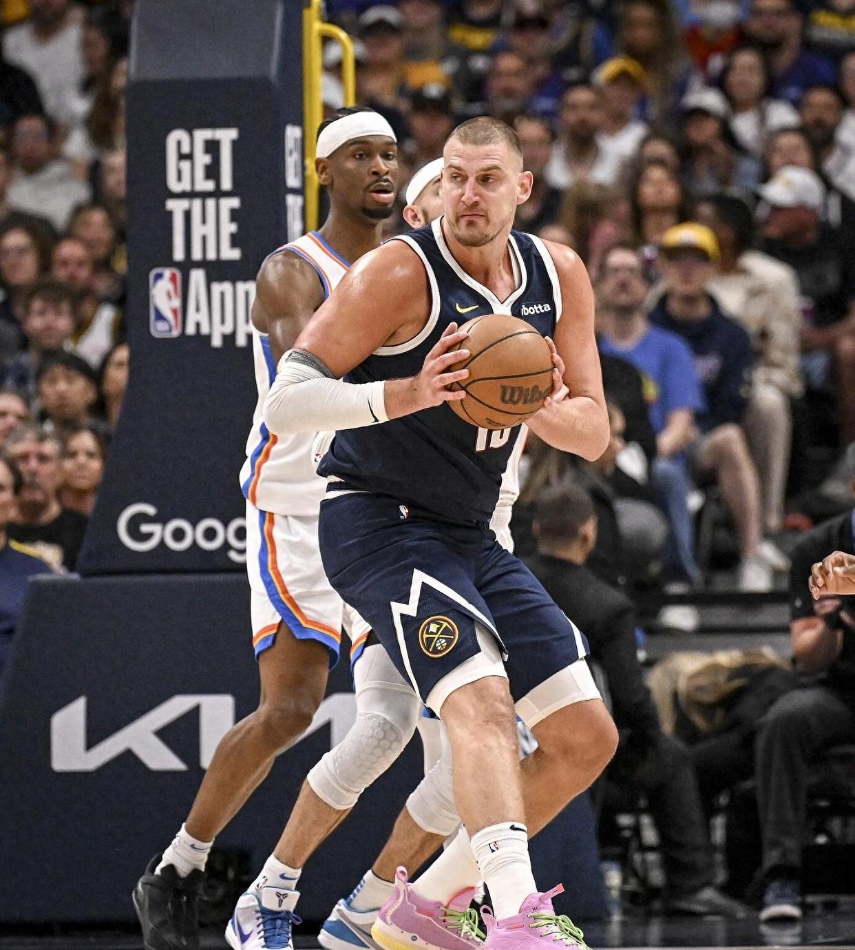 广东队碾压爵士,约基奇关键制胜 广东队碾压爵士,约基奇关键制胜