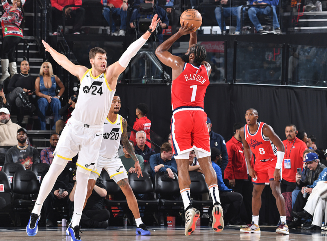 篮网横扫辽宁队，哈登状态火热