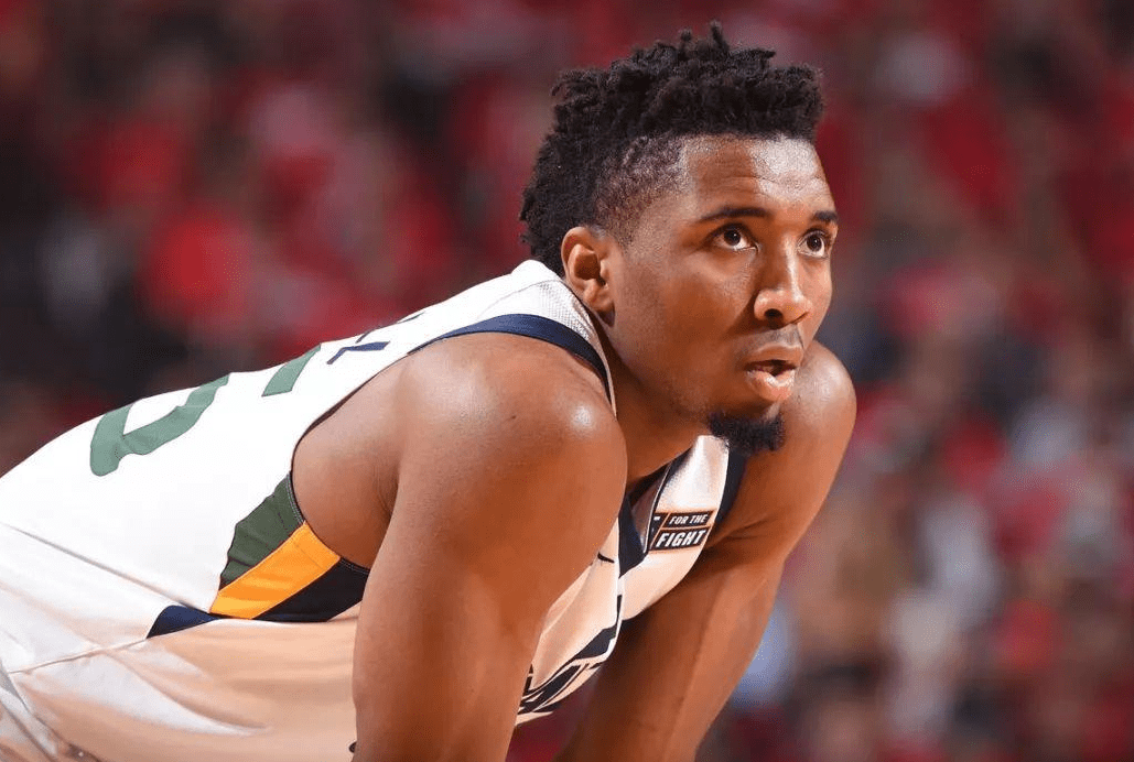 包含江苏队碾压山东队，米切尔惊艳四座的词条