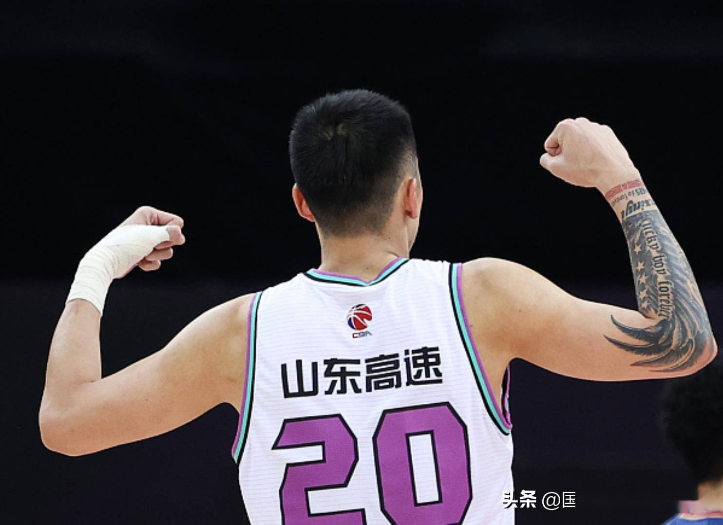 四川队完胜青岛队，王哲林惊艳四座的简单介绍