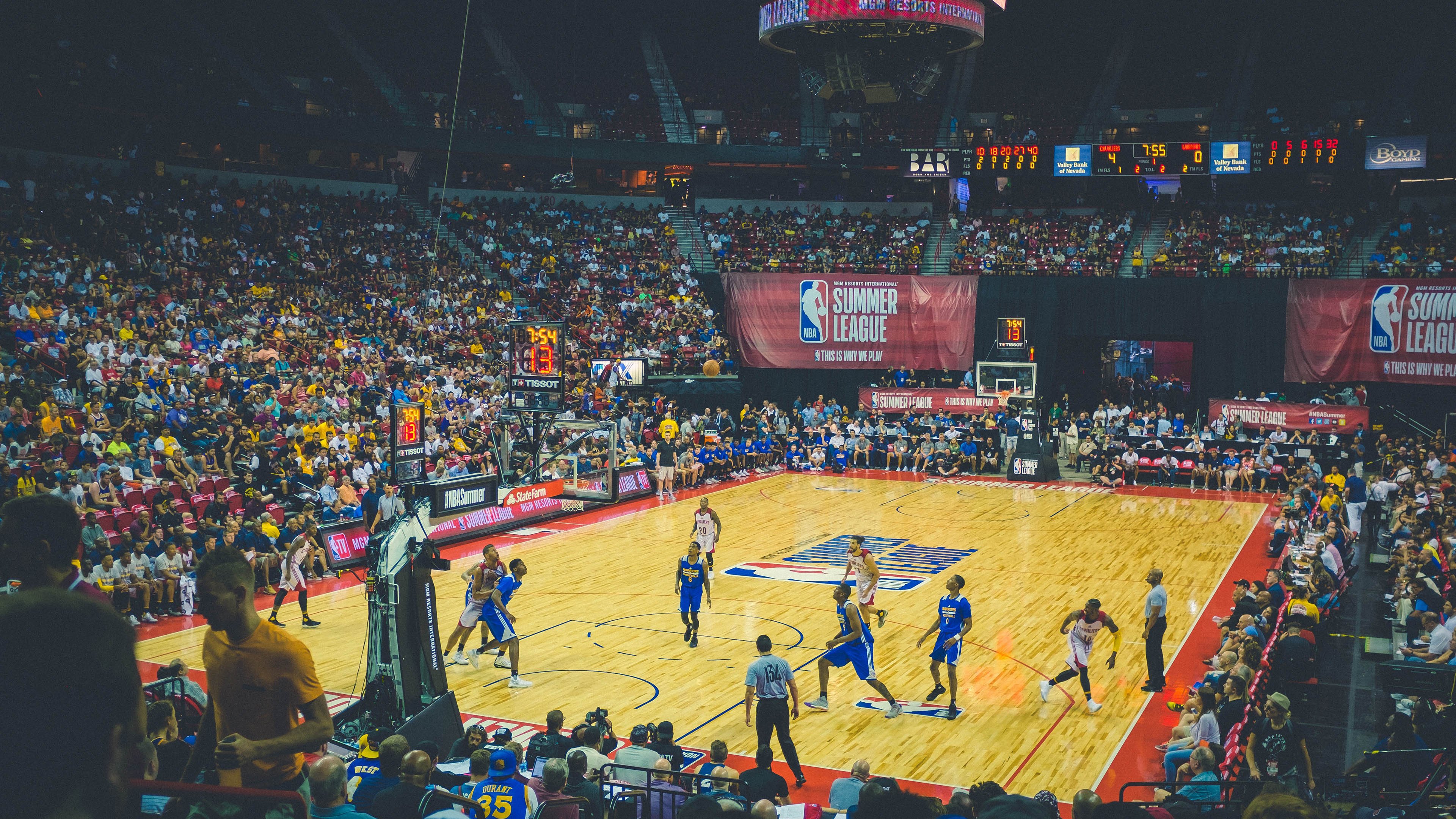 掘金主场激战广厦，詹姆斯创生涯之夜闪耀丹佛