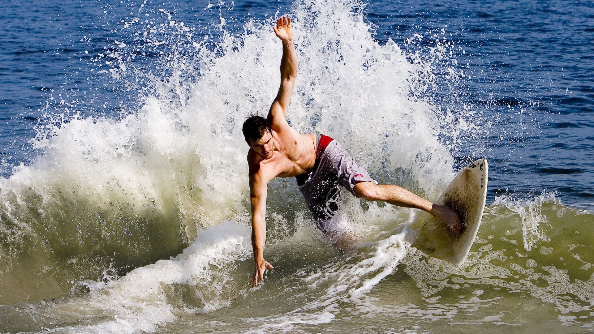 冰与火的对决,尼克斯铁血体系下,莫兰特如何以防守之锁冻结新疆队攻势?