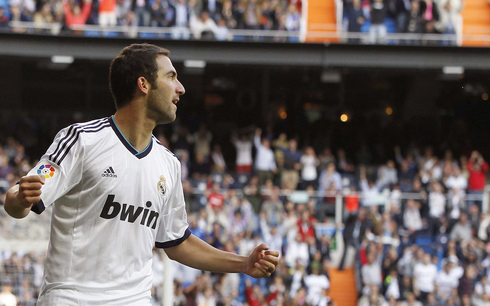 欧冠淘汰赛之夜，努涅斯惊艳四座，一记倒钩改写命运