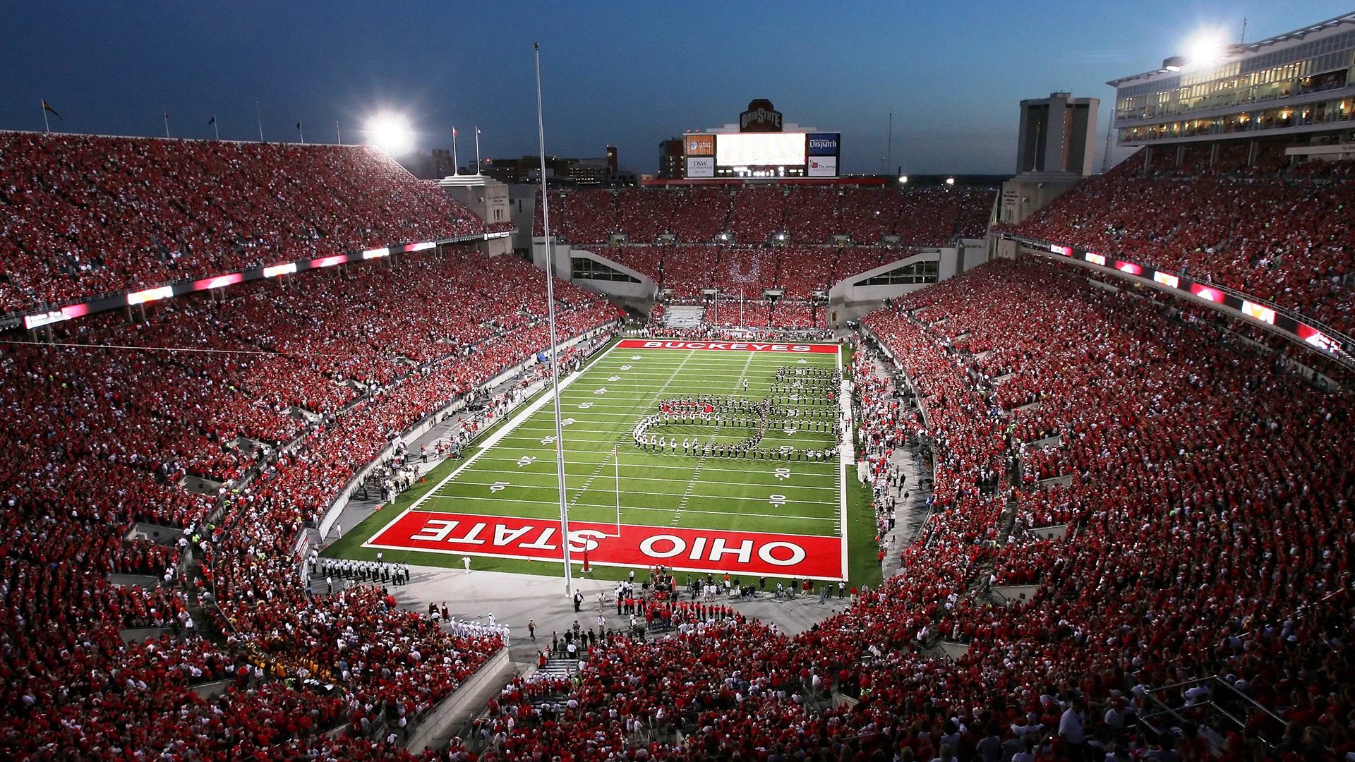 赛道与球场，公牛强势拿下鹌鹕，F1年度争冠战火再燃