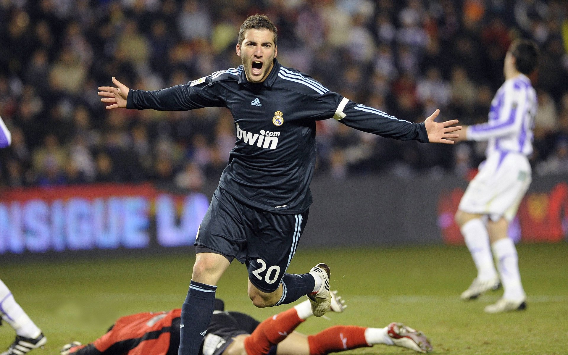 波尔扛起全队，英格兰绝杀葡萄牙背后的孤胆英雄