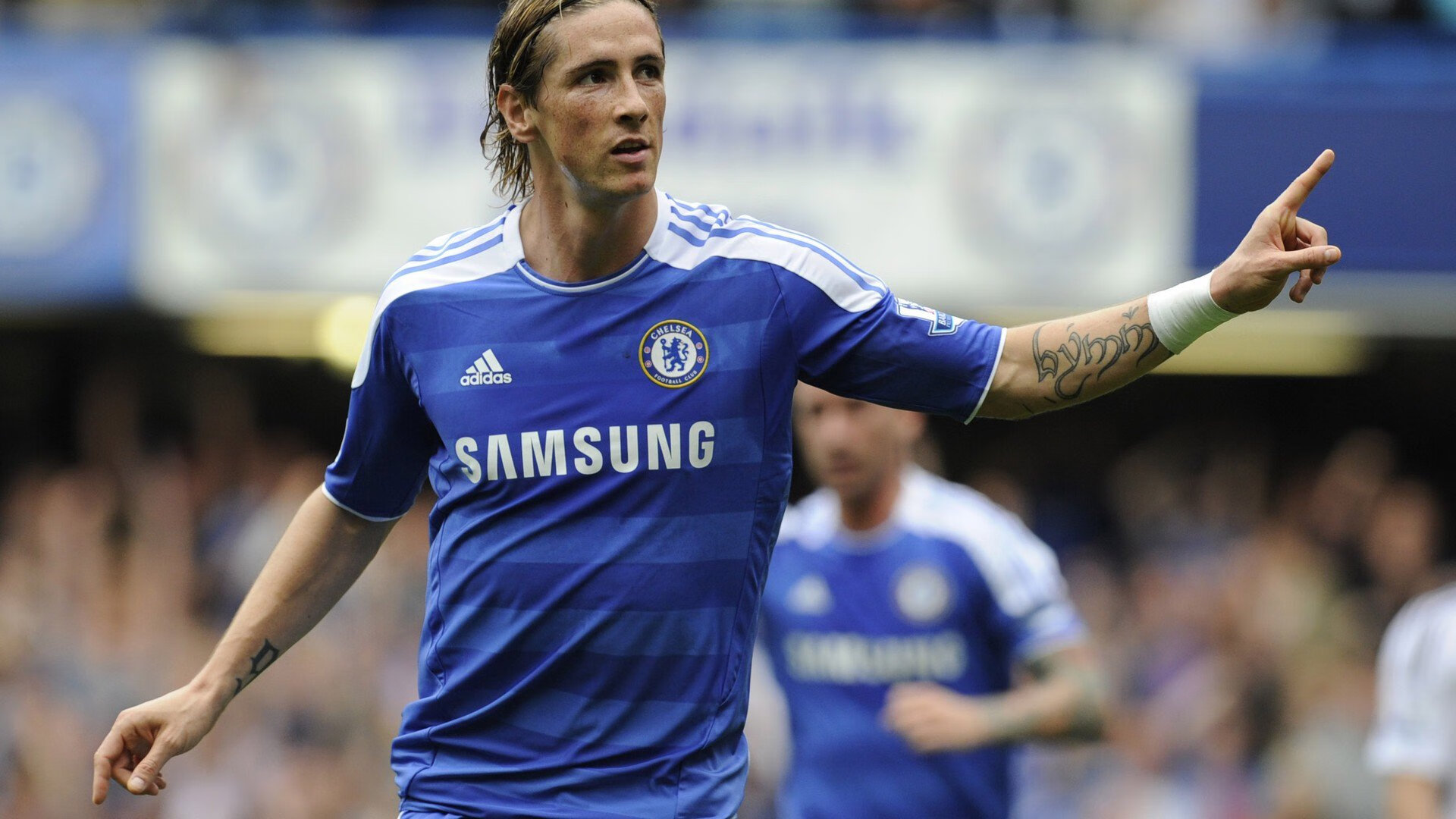 赛道烽烟,红牛鏖战马丁,诺里斯点燃银石